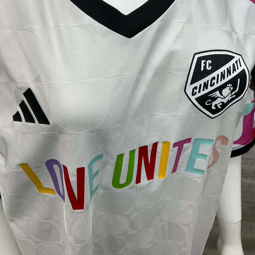 Adidas FC Cincinnati Love Unites Pride Prematch Jersey 2XL